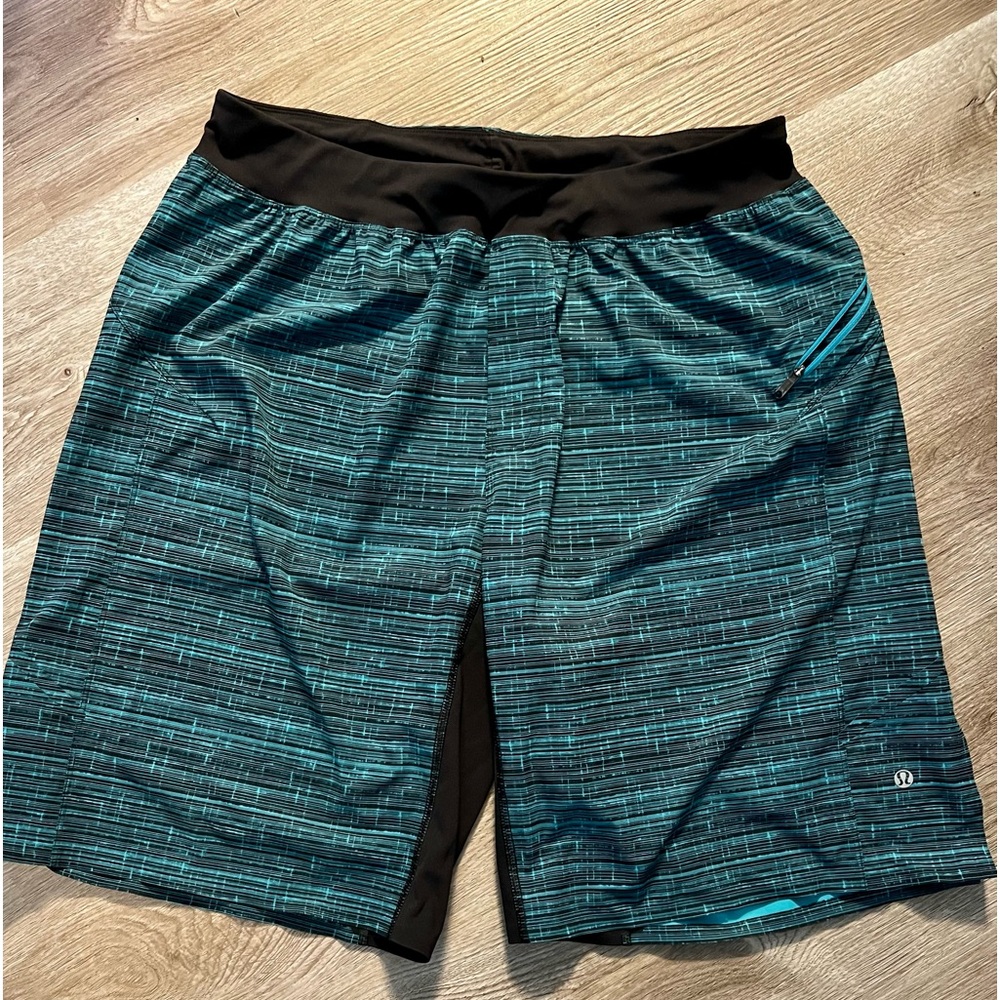 Mens Lululemon Athletic Shorts Size L Unlined Black and Blue Pattern